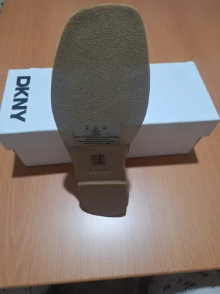 Chanclas DKNY, compradas en kiko de Ceuta