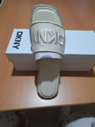 Chanclas DKNY, compradas en kiko de Ceuta