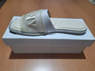 Chanclas DKNY, compradas en kiko de Ceuta