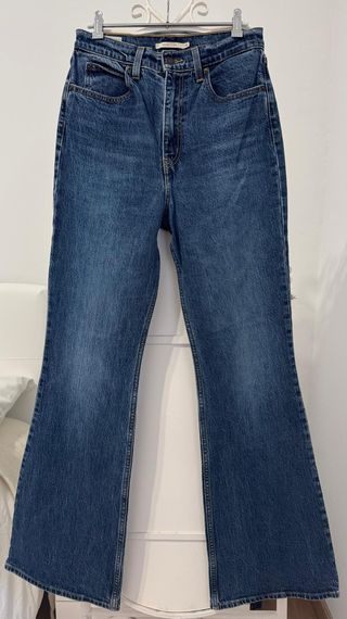 LEVIS 70S HIGH FLARE VAQUEROS ACAMPANADOS MUJ W 28