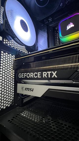 COHETE: INTEL I7 13700, RTX 4080, RAM CRS32gb, 4TB