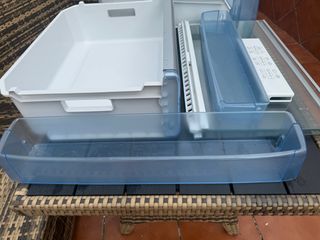 Cajones y baldas nevera Balay