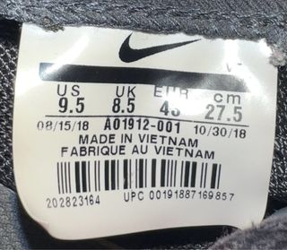 Zapatillas deportivas Nike grises y blancas