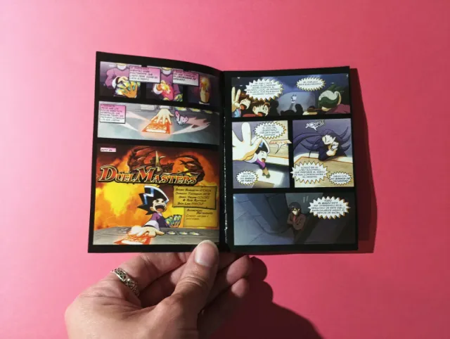 Cómic, guía, y tapete de "Duel masters"