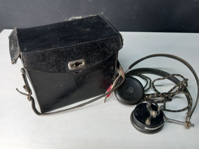 CUSTODIA CON AURICOLARI ANTICA