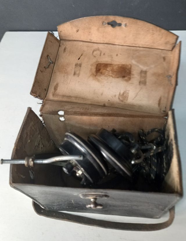 CUSTODIA CON AURICOLARI ANTICA