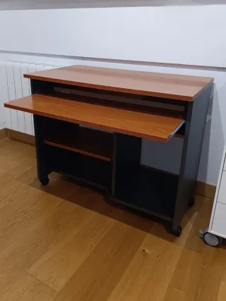 Escritorio madera con ruedas