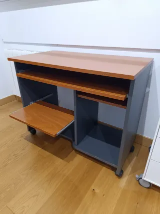 Escritorio madera con ruedas
