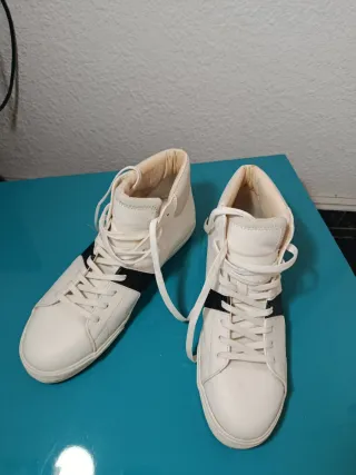 Zapatillas Zara Blancas y Negras