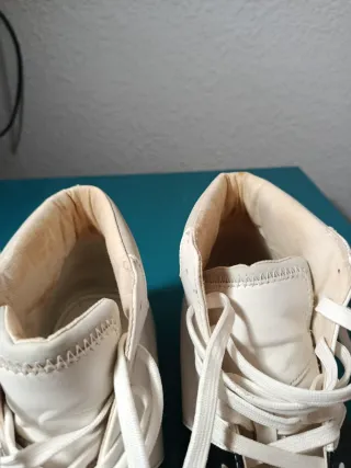 Zapatillas Zara Blancas y Negras