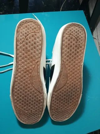 Zapatillas Zara Blancas y Negras