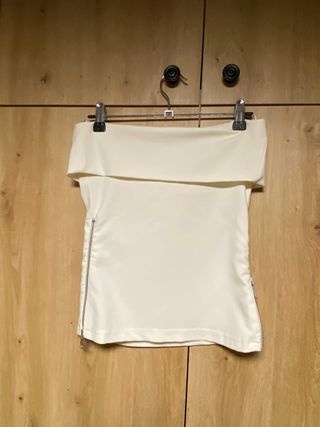 Top blanco hombros con cremalleras zara