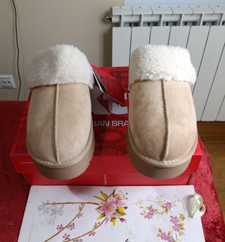 Zuecos UGG Beige Plataforma Talla 39