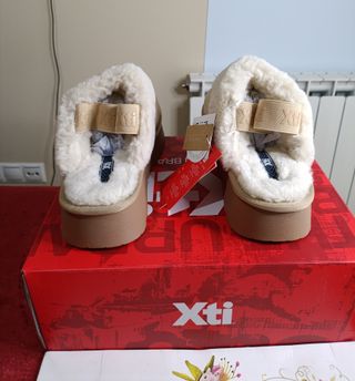 Zuecos UGG Beige Plataforma Talla 39