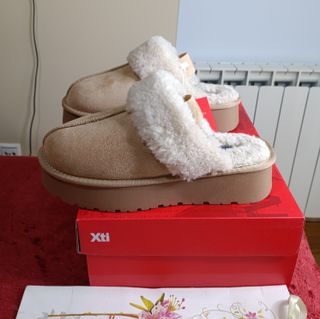 Zuecos UGG Beige Plataforma Talla 39