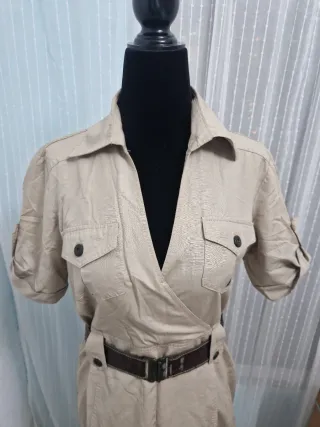 Vestido beige con cinturón marrón