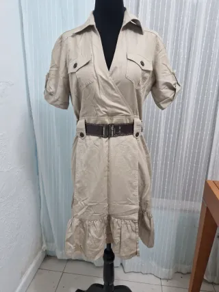 Vestido beige con cinturón marrón