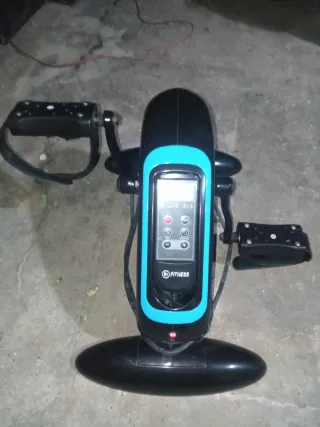 Cascos infantiles y pedales gimnasia