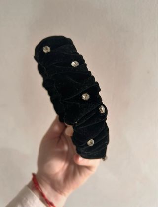 Diadema terciopelo negro con perlas
