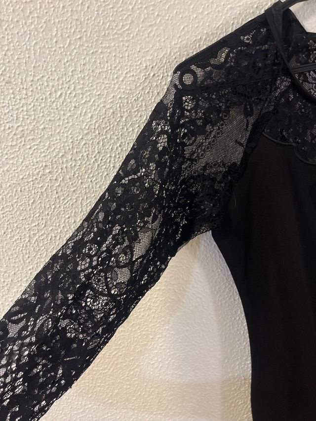 Vestido negro , mantilla