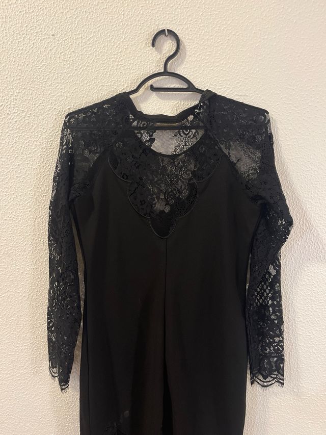 Vestido negro , mantilla