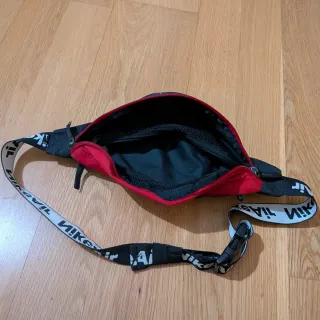 Riñonera Nike Air Negra y Roja