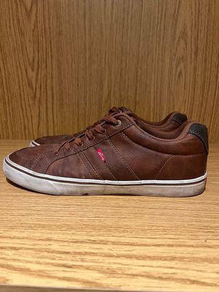 Zapatos Levi's Marrones