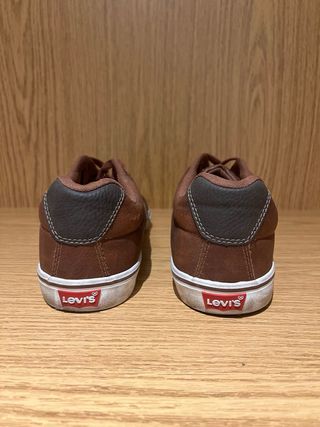 Zapatos Levi's Marrones