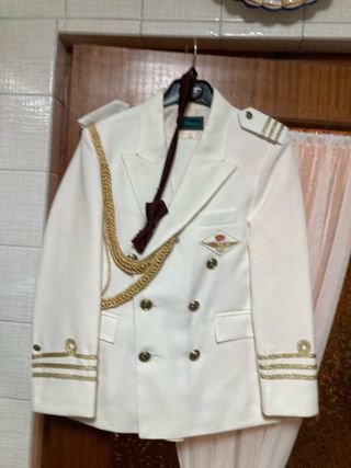 Traje de comunión blanco y dorado