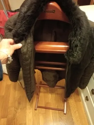 Parka con aplicaciones de piel natural