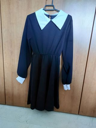 Disfraz niña vestido negro Miércoles Adams.