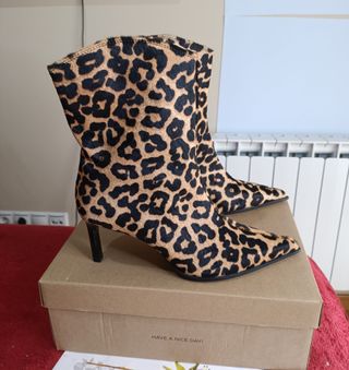 Botines piel animal print nuevos Talla 38