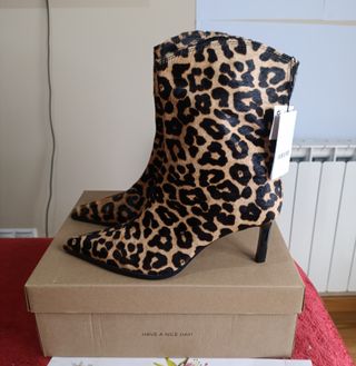 Botines piel animal print nuevos Talla 38