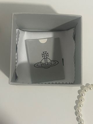 Collar Vivienne Westwood Orb Perlas Doradas