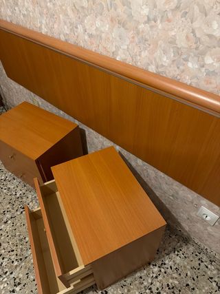 Pack 2 mesitas y cabecero madera
