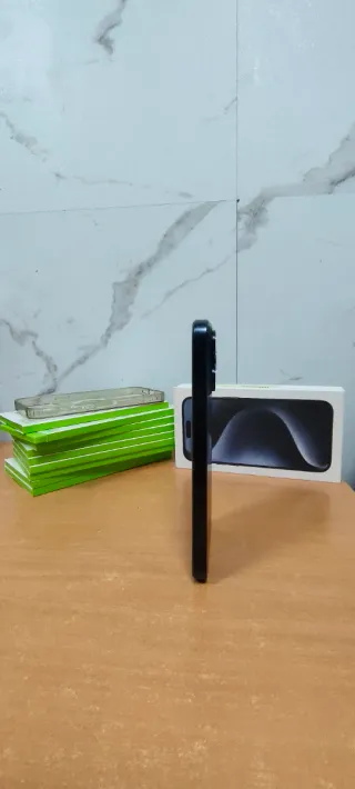 iPhone 15 Pro Max. Color: Azul Marino