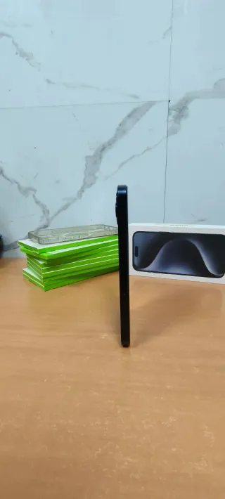 iPhone 15 Pro Max. Color: Azul Marino