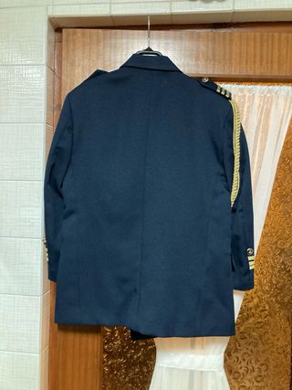 Traje de comunión azul con detalles dorados