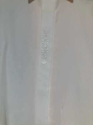 Traje de comunión azul con detalles dorados