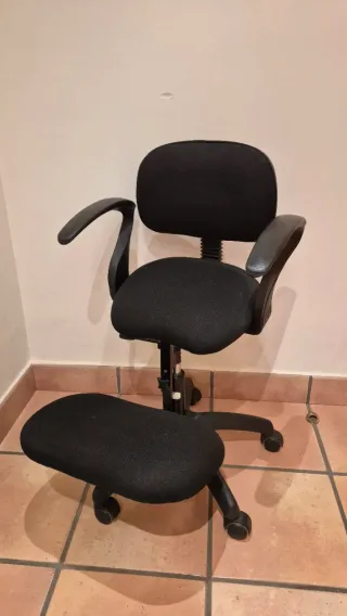 Silla ergonómica con arrodilladero