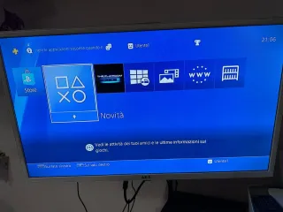 PS4 Slim con controller e cavi più 2 giochi