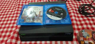 PS4 Slim con controller e cavi più 2 giochi