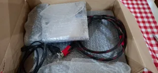 PS4 Slim con controller e cavi più 2 giochi