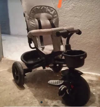 Triciclo infantil con manillar