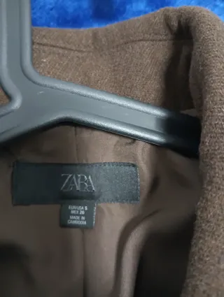 Abrigo corto Zara marrón mujer