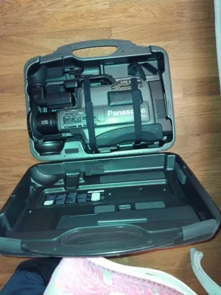 Cámara Vídeo SVHS Panasonic con maleta y micro