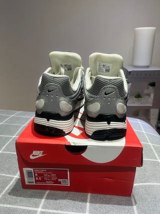 Nike P6000 Plata y Blanco