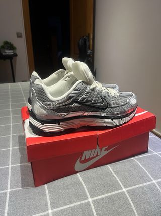 Nike P6000 Plata y Blanco