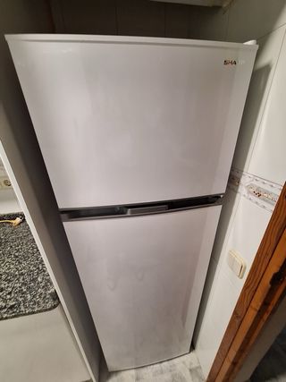 Nevera Blanca Sharp