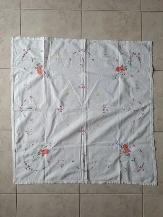 Centrino Vintage Ricamato a Mano